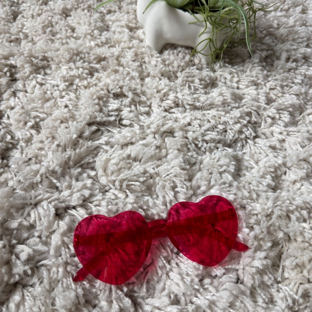 Heart-Shaped Red super cute EDM festival sunglasses glasses Sunglasses a playful - Picture 3 of 4
